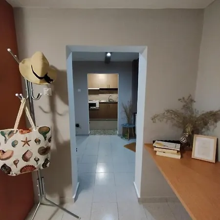 アパート Lofos House