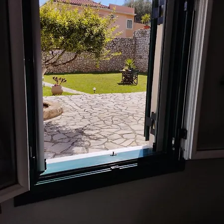 Apartment Lofos House *